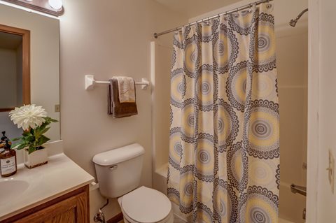 178Bathroom 1.jpg